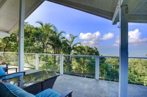 Kailua-kona House With Balcony And Ocean Views!