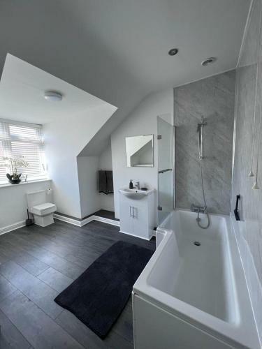 Lovely Character Style Apartment In Town Centre