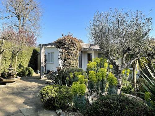 Mediterranean Style Single Storey 4 Bedroom Home