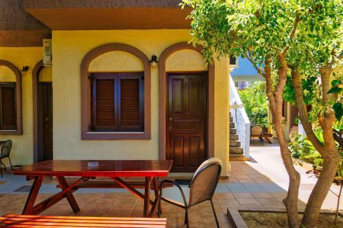 Hotel Fotula Studios