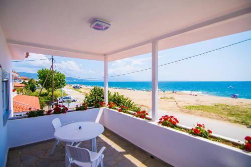 Efi's Villa On The Beach