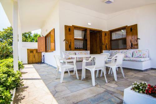 Efi's Villa On The Beach