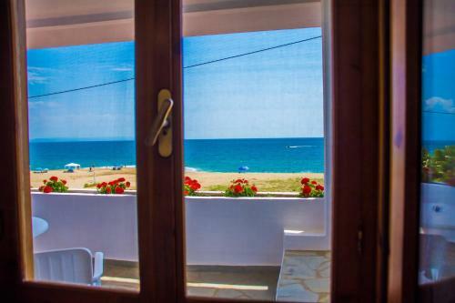 Efi's Villa On The Beach