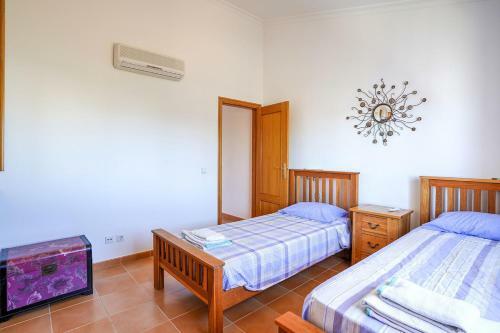 Casa Fonte Santa Com Dois Quartos, Piscina E Estacionamento