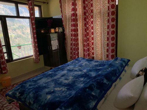 Naddi Home Stay Dhauladhar View