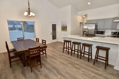Banjo Adventure Home By Casago Mccall - Donerightmanagement