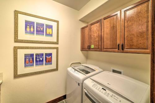 Tropical Escape With Pool Access, 1 Mi To Beach