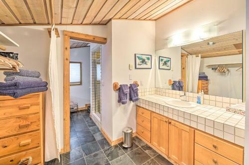 Rustic Ketchum Cabin About 1 Mi To Ski Resorts!