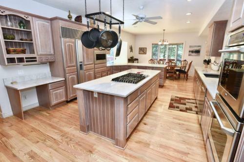 Spring Mountain Manor By Casago Mccall - Donerightmanagement