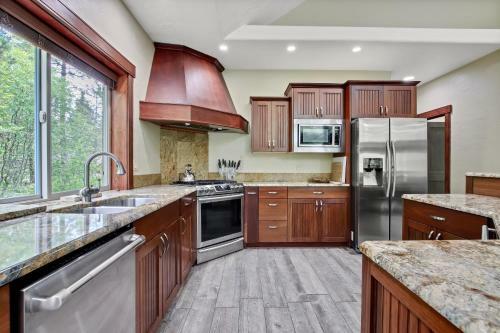 Magic Mccall Cabin And Studio For Larger Groups