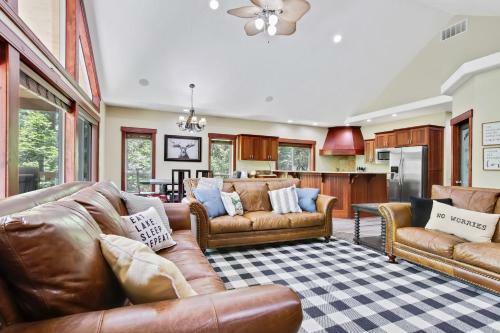 Magic Mccall Cabin And Studio For Larger Groups