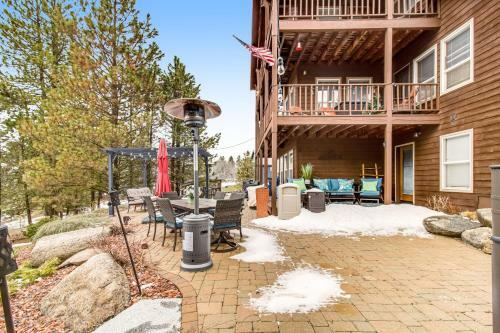 River And Mountain View Retreat