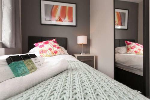 Comfortable Contractor House Gatwick: Sleeps 6+