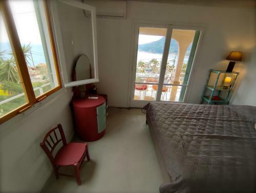 Cosy Sea View Cottage Overlooking Avlakia Beach