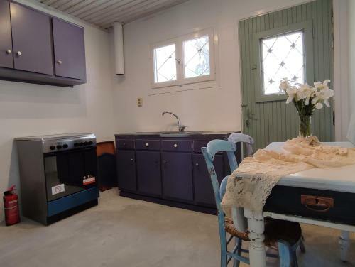 Cosy Sea View Cottage Overlooking Avlakia Beach