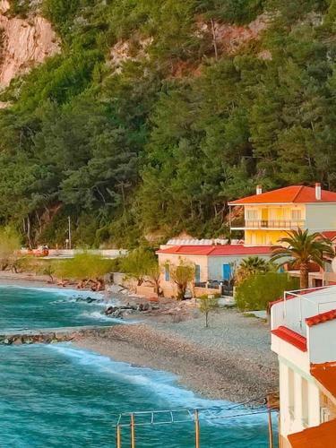 Cosy Sea View Cottage Overlooking Avlakia Beach
