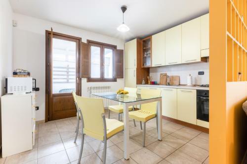 Apartamento Lecce Colorful Flat With Terrace & Parking