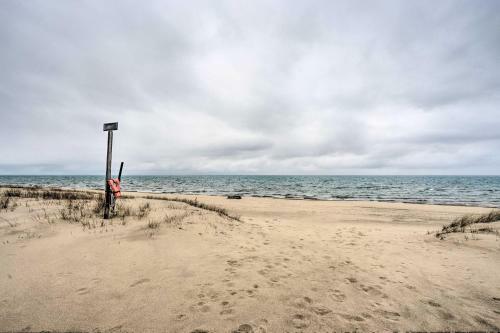 Immaculate Family Townhome - Walk To Beach!