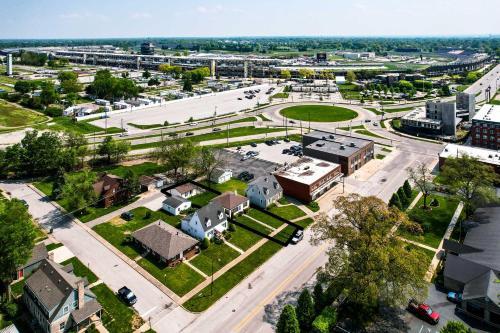 Indianapolis House With Yard Walk To Speedway!