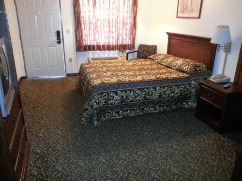 Motel East Lake Inn