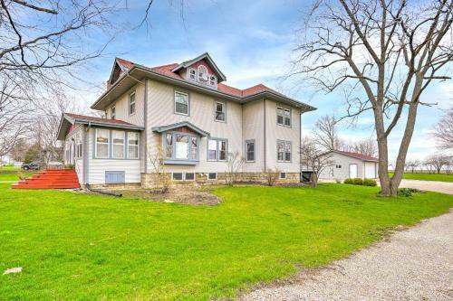 Relaxing Waterloo Retreat With Orchard View!