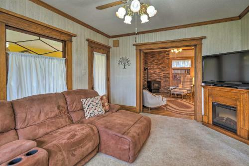 Relaxing Waterloo Retreat With Orchard View!