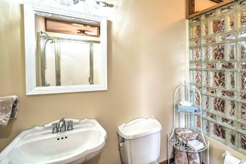 Relaxing Waterloo Retreat With Orchard View!