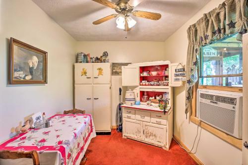 Dog-friendly Cabin Escape With Wraparound Deck!