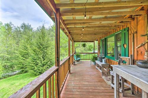 Dog-friendly Cabin Escape With Wraparound Deck!
