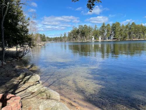 Point Sebago Vacation Home 2 Bed 2 Bath Sleeps 6