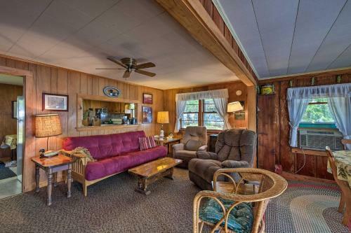 Quaint Cottage With Dock On Annabessacook Lake!
