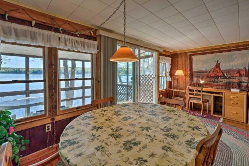 Quaint Cottage With Dock On Annabessacook Lake!