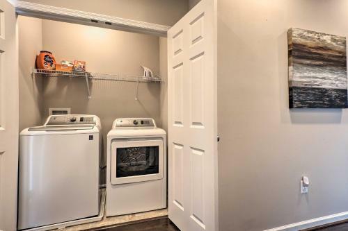 Eclectic Annapolis Townhome With Rooftop Deck!