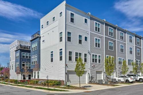 Eclectic Annapolis Townhome With Rooftop Deck!