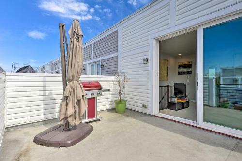 Eclectic Annapolis Townhome With Rooftop Deck!