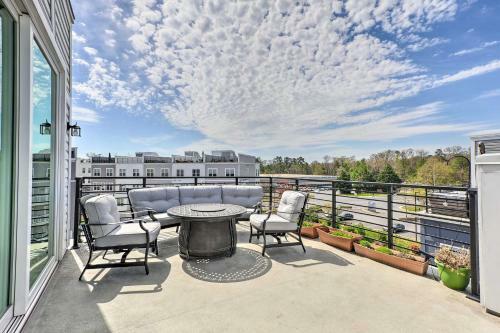 Eclectic Annapolis Townhome With Rooftop Deck!