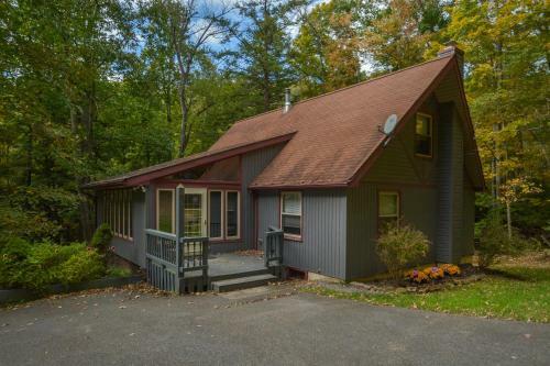By The Stream Three-bedroom Holiday Home
