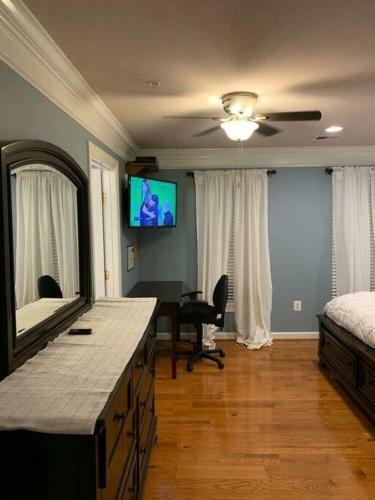 Hostal Need A Private Room And Bath Close Er Laurel Hospital