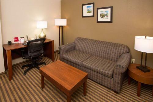 Hotel Comfort Suites Visalia