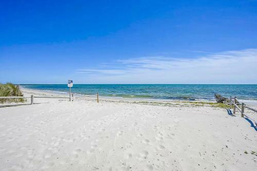 Beachside Bungalow - B