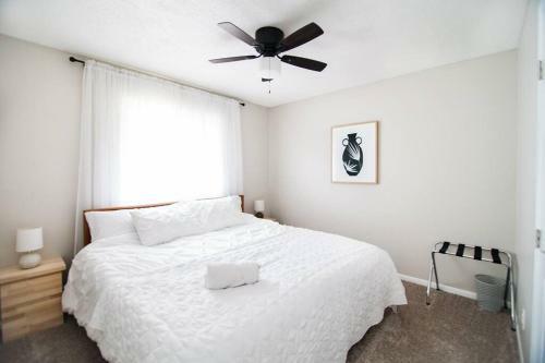 Private Beulah Cabin 10 Min To Crystal Lake Two King Beds