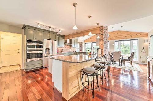 Bountiful Home With Fire Pit - Walk To Lake!