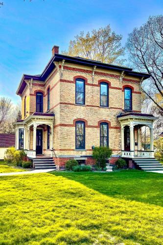 Spacious Montague Home - Walk To Breweries!