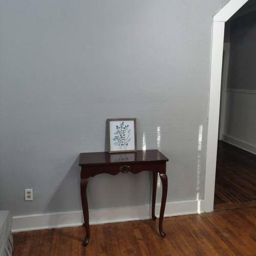 French Cottage Theme One Bedroom With Free Parking