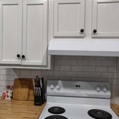 French Cottage Theme One Bedroom With Free Parking