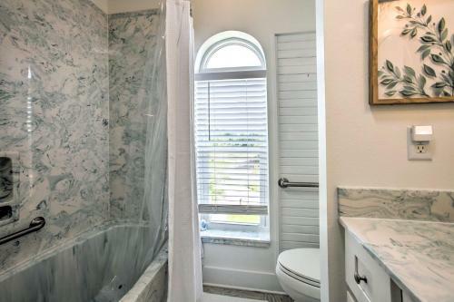 Sleek Waveland Abode With Patio, Walk To Beach!