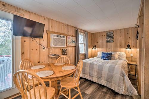 Quaint Table Rock Lake Hideout With Pool Access