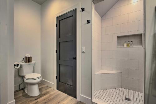 Modern And Newly Built Cabin Ski, Fish, Hike!