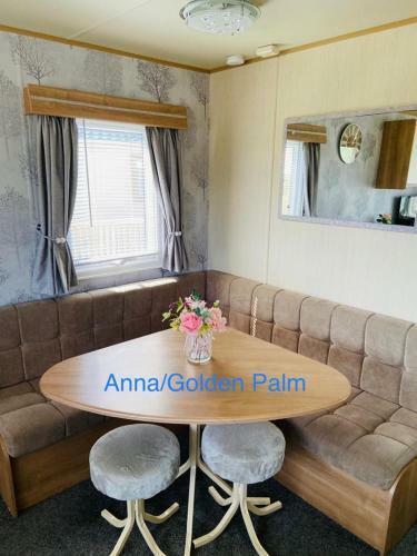 Golden Palm, 8 Berth Caravan