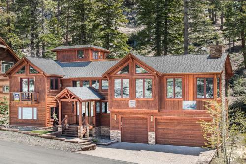 Extravagant Mountain Lodge